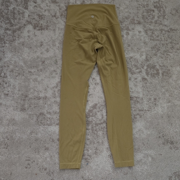 Lululemon High Waisted Crop Legging Size 2 - Picture 3 of 5